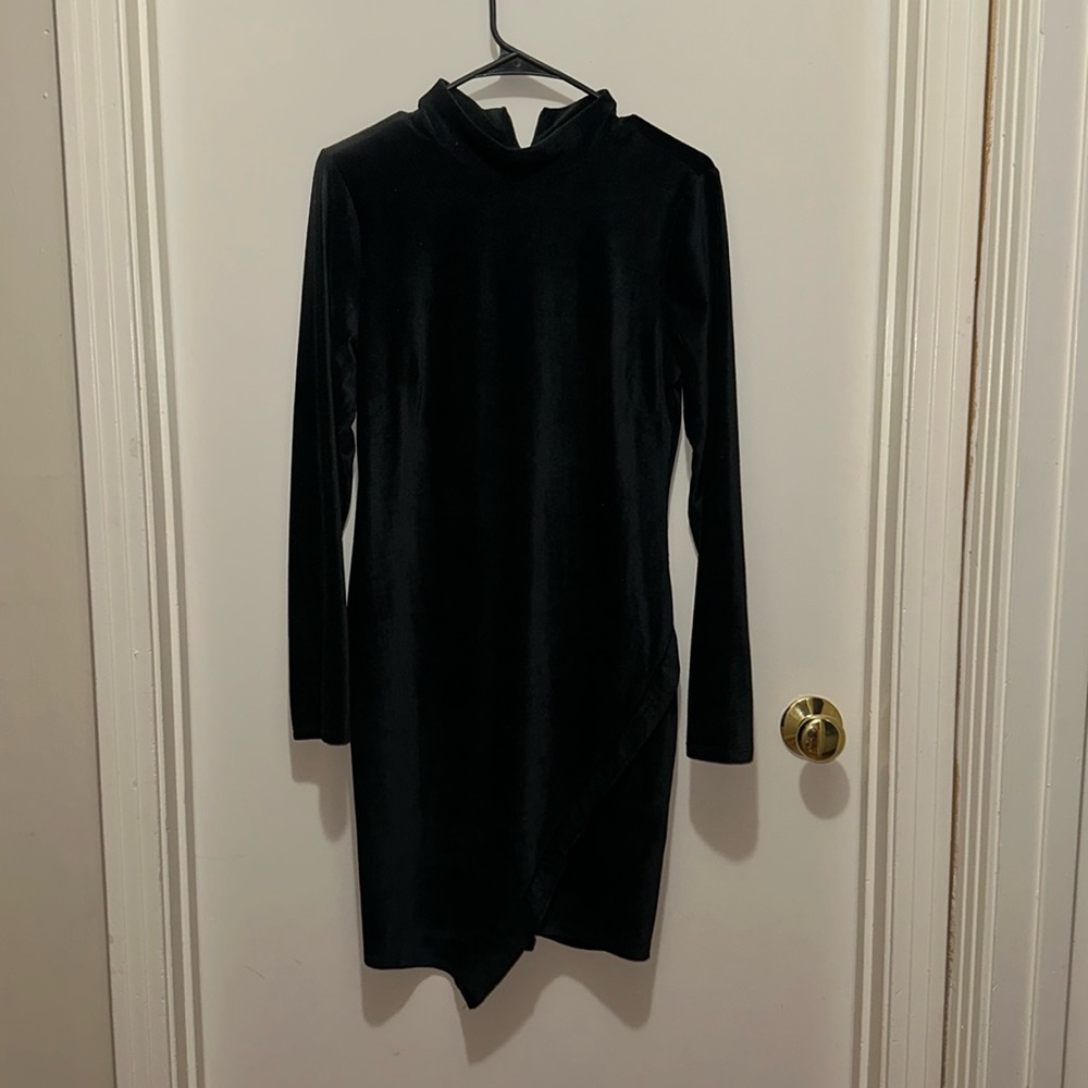Black asymmetrical body-con dress